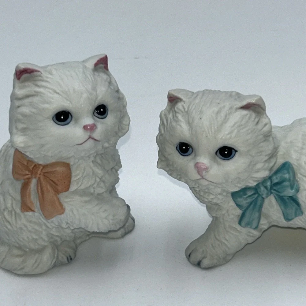 Vintage HOMCO Kittens #1428 Set Of 2 White Cats Bows Cat Kitten